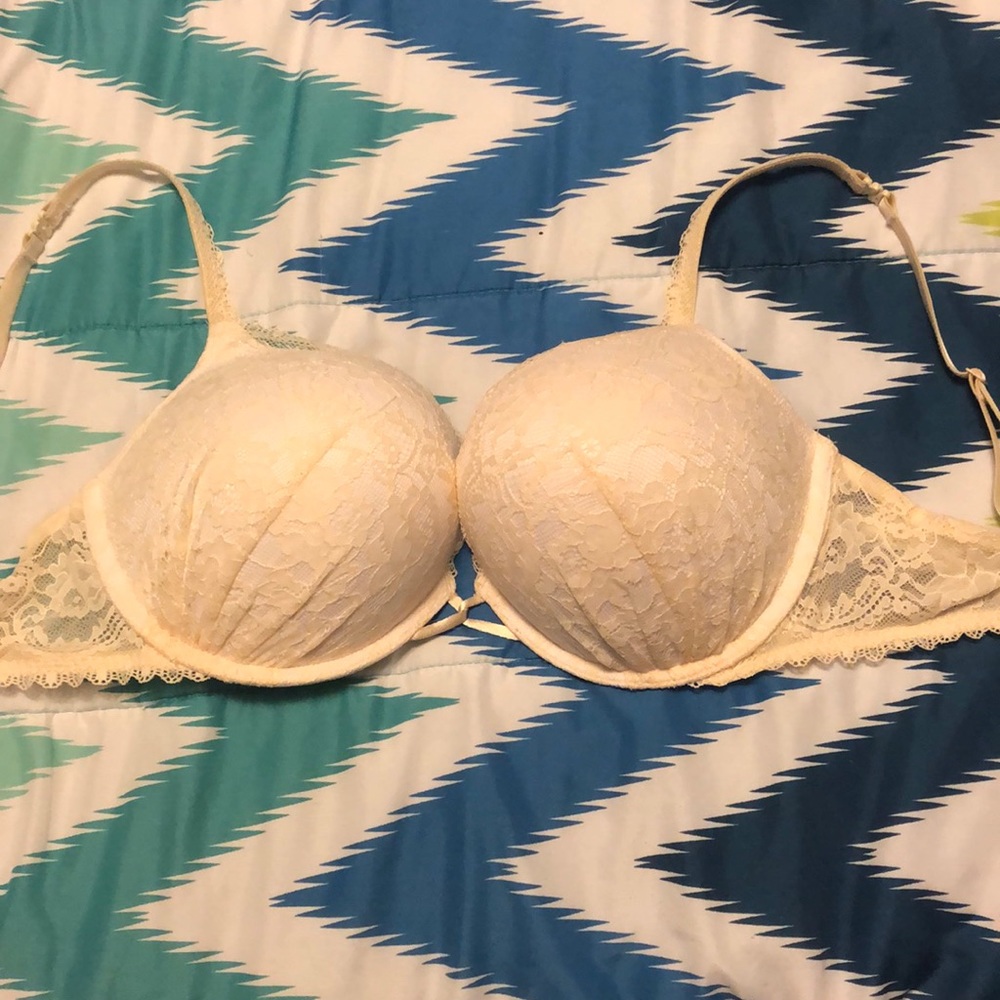 Victoria’s Secret Miraculous Plunge 34DD Bra